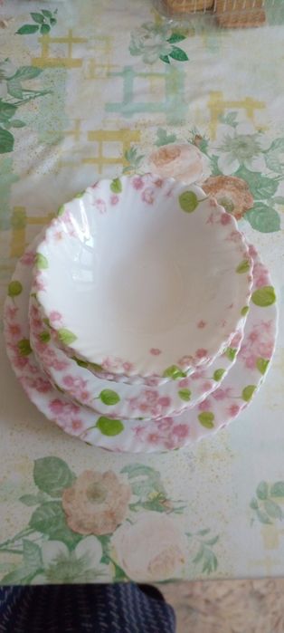 Набор столовый 18 предметов новый.