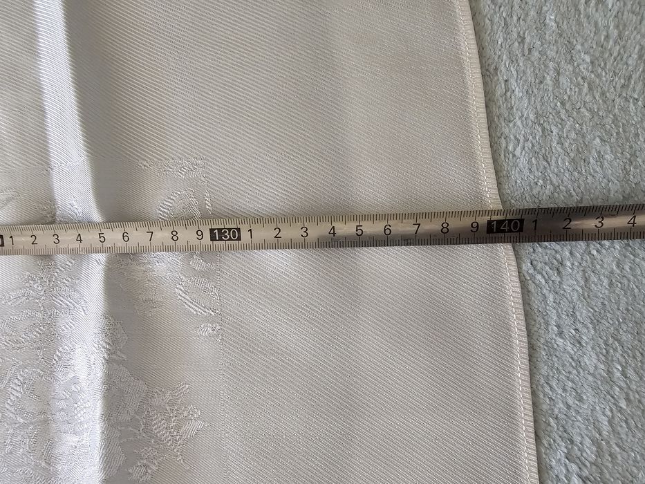 Скатерть из ткани размер 135×140