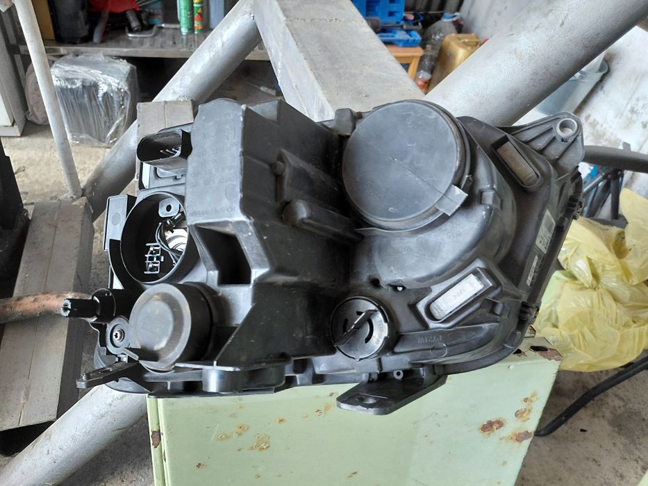 Десен фар за VW Amaroc 2012-2020г