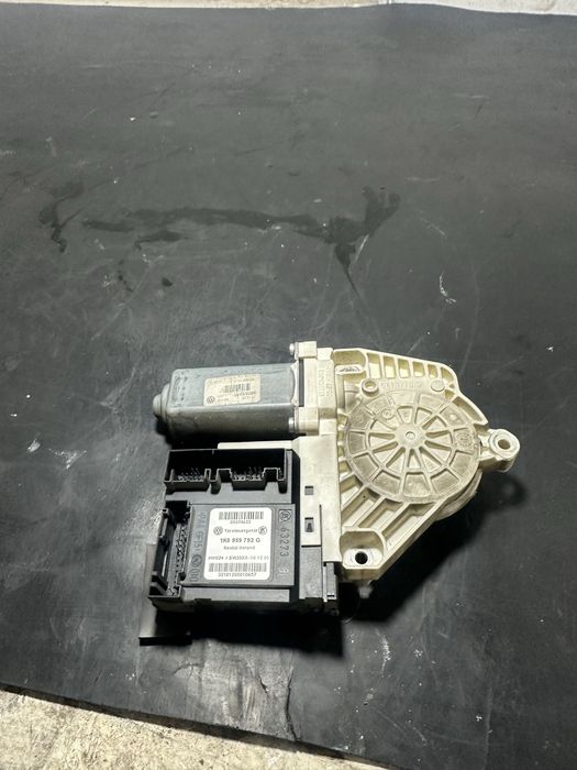 Motoras macara geam dreapta fata Volkswagen Vw Passat B6 1K0959793G