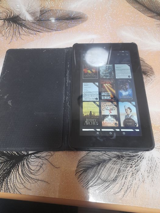 Vind amazon fire generația 5 cu peste 2300 de cărți în limba română