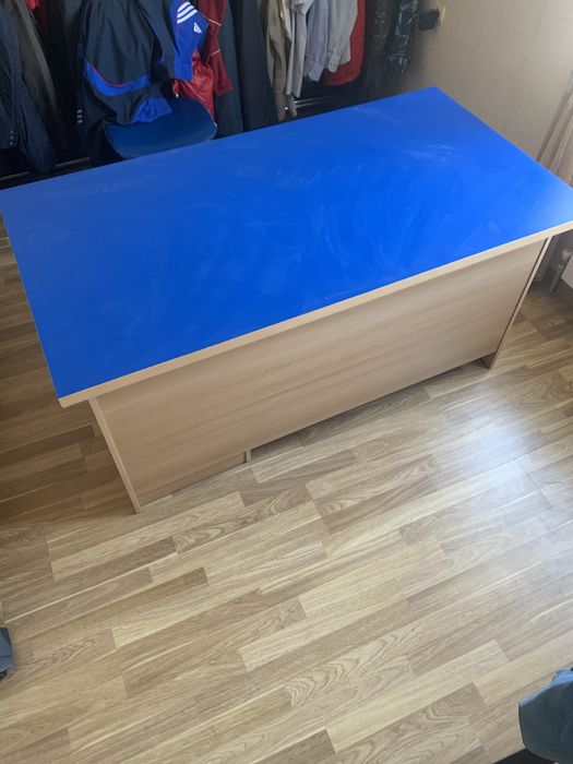 Офисный стол для совещаний