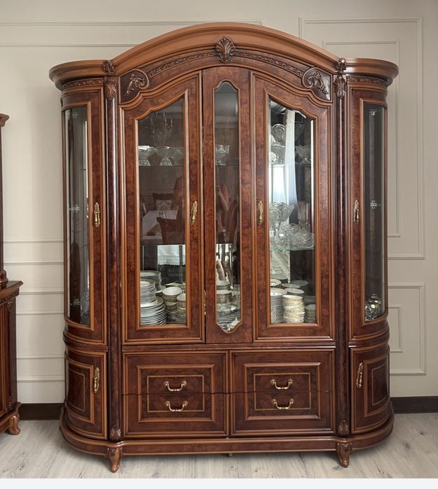 Продам сервант в отличном состоянии