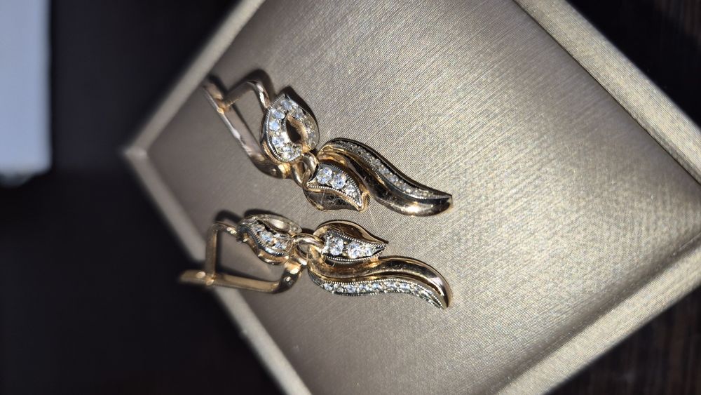 Продам золотые серьги 585 проба