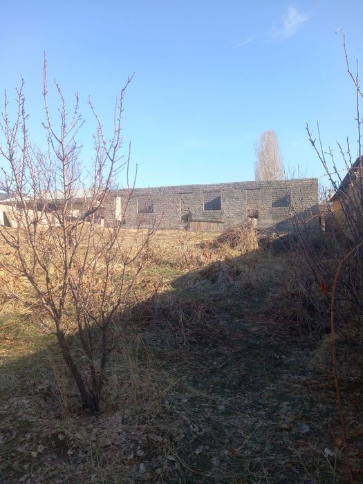 Земелний участка прадаётся 13,5 сот паркент,невич.Yer uchastka sotilad