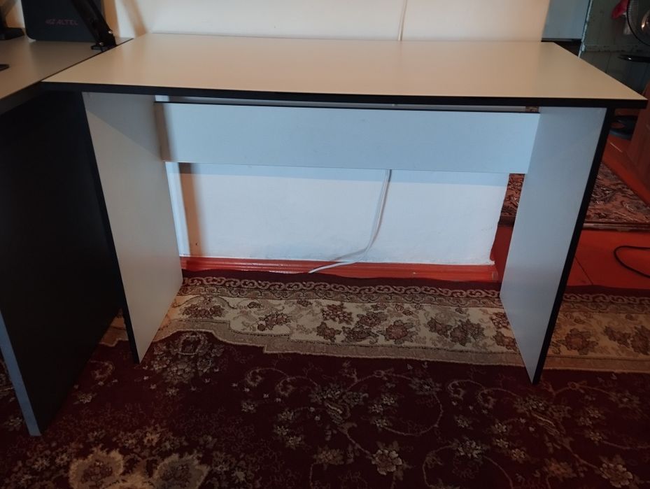 Белый стол 110х75