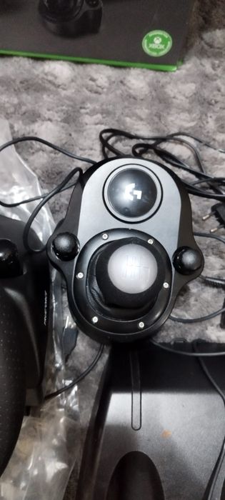 Volan Logitech G923 Driving Force + Pedale și Schimbător