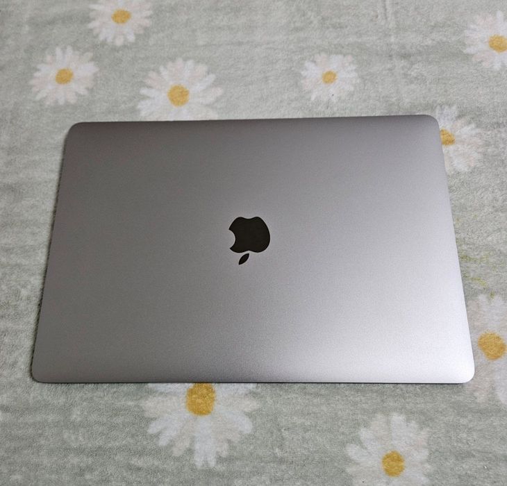 MacBook Pro M2 13 dyum Ram 16GB/ssd 512GB spacegray sotiladi