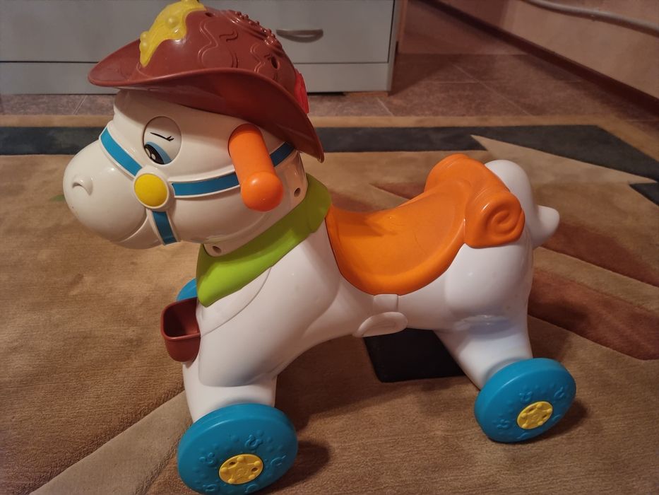 Chicco лошадь-качалка