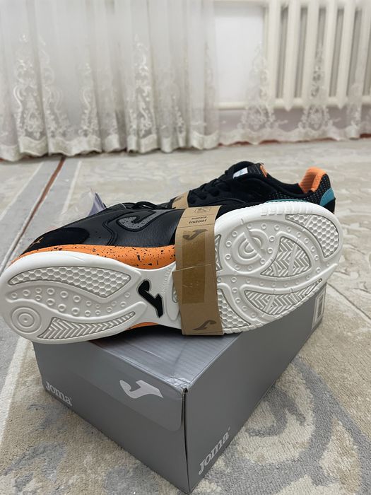 Кроссовки фузалки от бренда JOMA