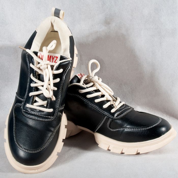 Обувь 39 размера ищет свою хозяйку.