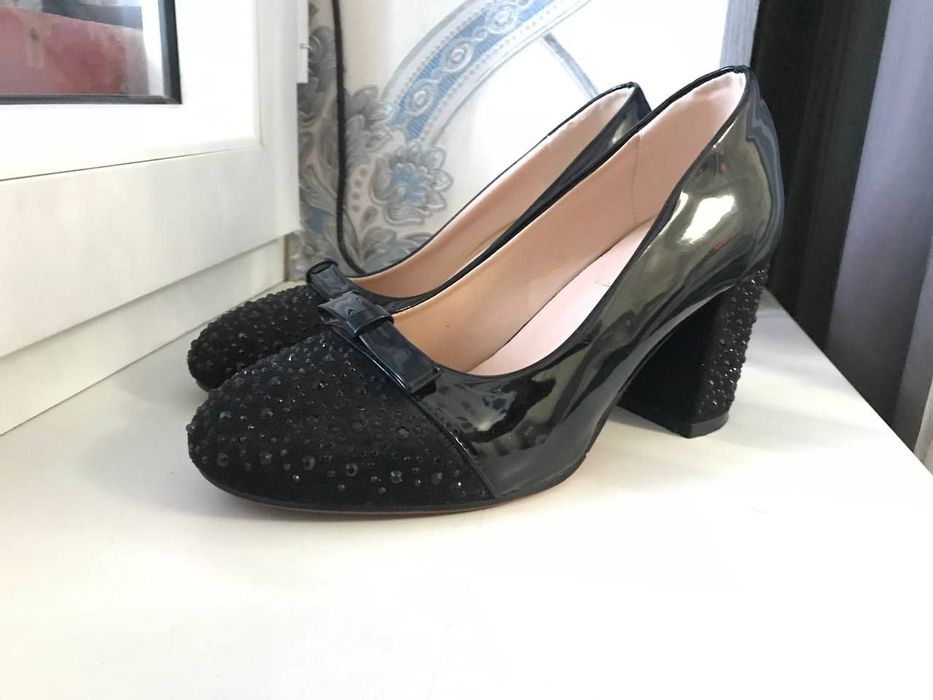 Ayollar tuflisi sotiladi