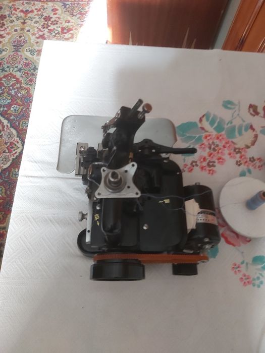 Швейная машинка и оверлок