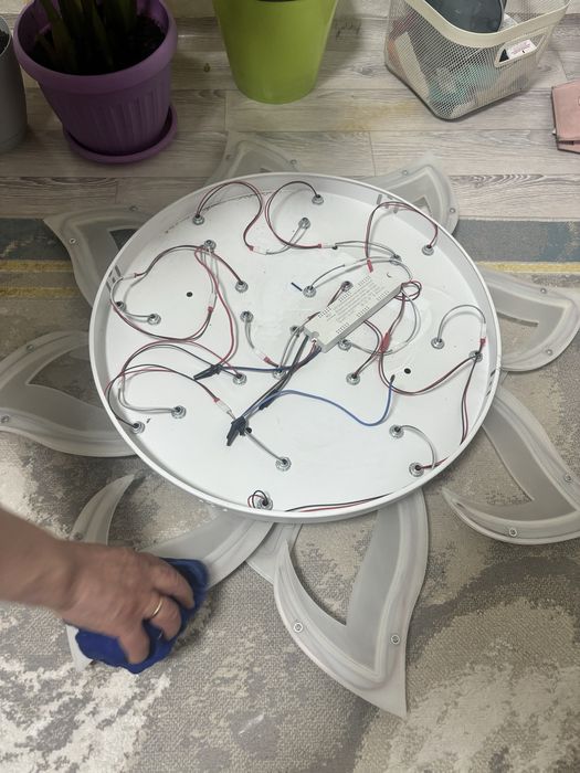 Продается люстра в хорошем состояние