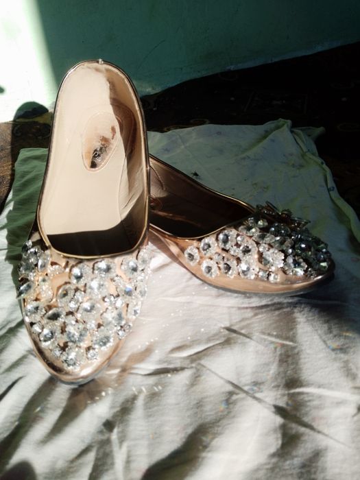 Bejirim tufli kelin obrizi uchun