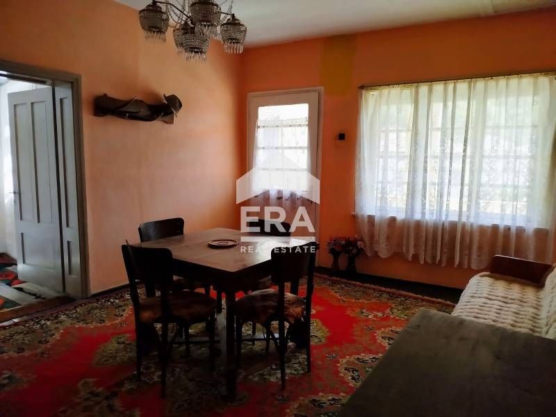 ЕКСКЛУЗИВНО! ЕРА ОСЪМ Ловеч предлага двуетажна къща в с. Лесидрен, Лов