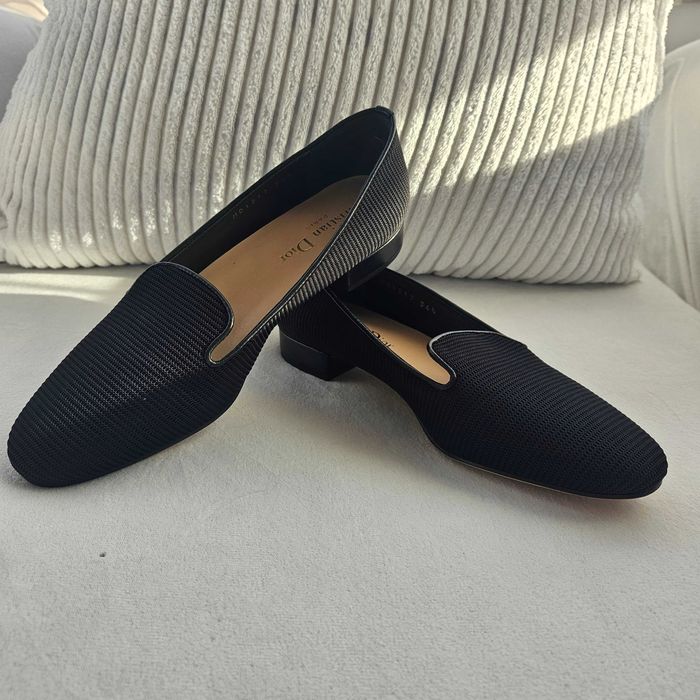Urgent se vinde încălṭăminte dama, noua Christian Dior 34,5-35. Preṭul/pereche