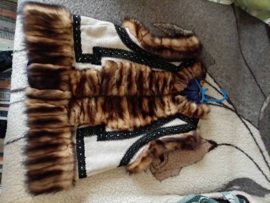 Bondiță cu blană de dihor cusută cu margele