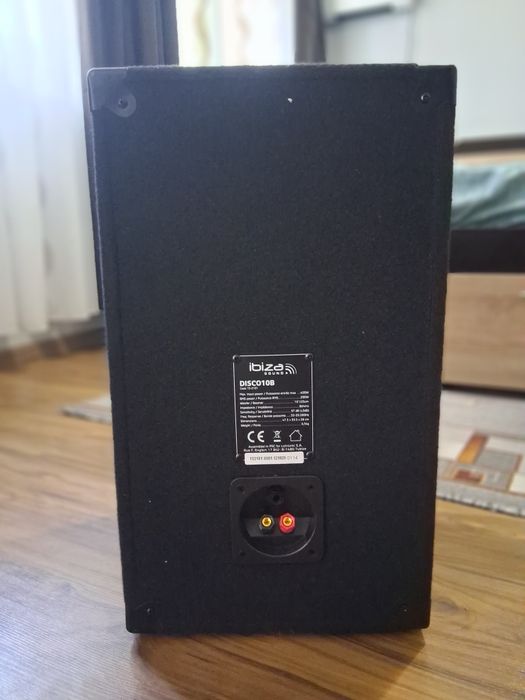 Vând boxa cu statie de nunta yamaha,