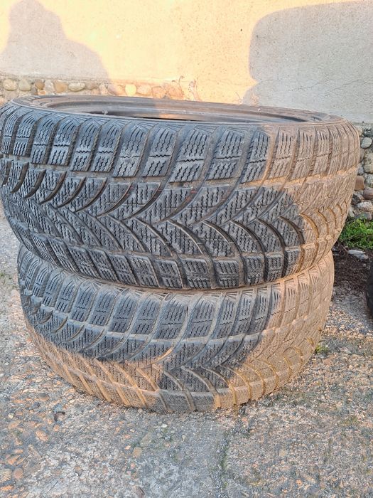 Два броя гуми и четири бр.гуми с джанти втора употреба