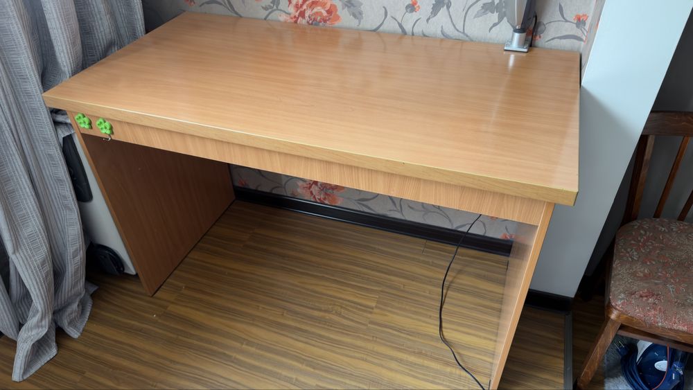 Продам стол офисный