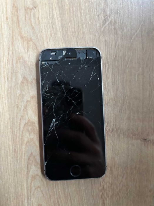 Vând iPhone 5s, functional, necesita schimb sticla fata