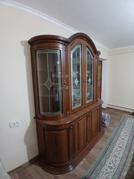 Продам сервант недорого