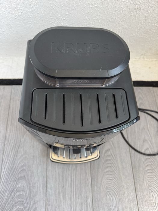 Компактен Кафеавтомат Krups Essential EA8170 (15 Bar, LCD Дисплей, Мелачка), Кафемашина