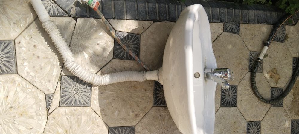 Раковина со смесителем