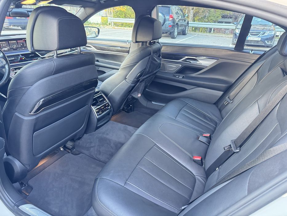 BMW 740Li сервизна книжка