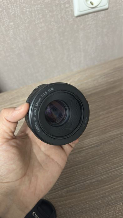 Фотоапарат Canon 250D