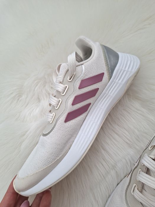 Adidași nr 39 se potrivesc pentru 38 24.5 cm interior