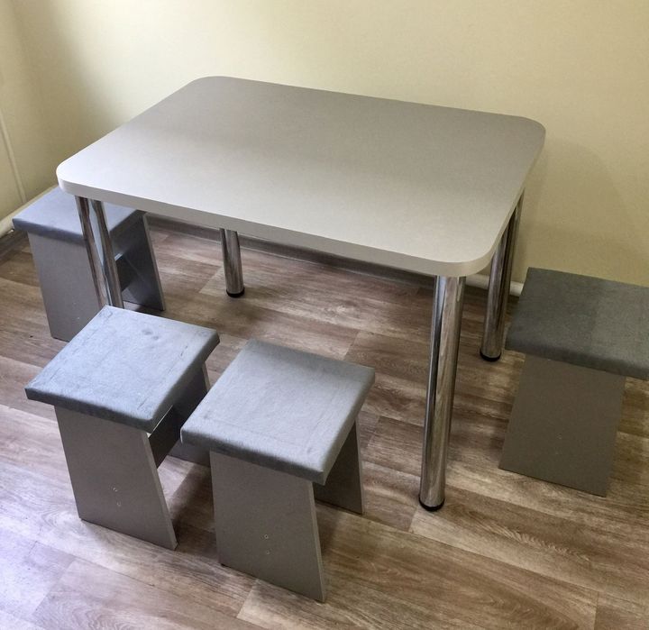 Продам стол и 4 табуретки