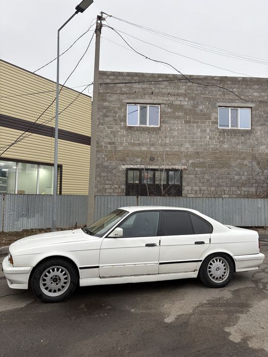 Продам машину бмв е34