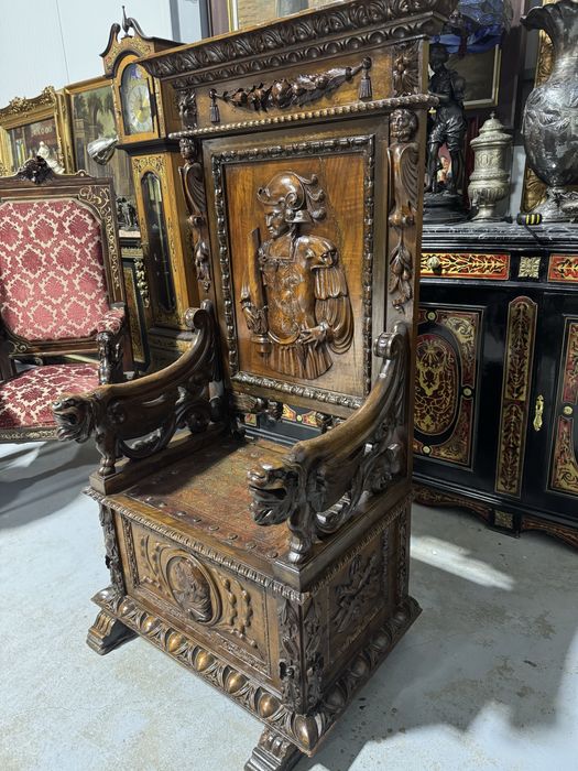 Scaun tron din lemn masiv, sculptat manual – cu ladă de depozitare