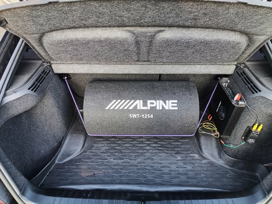 Vând  BMW  E46 compact  M-paket 
Anul 2004 motor 1.8 benzina 116cp eur