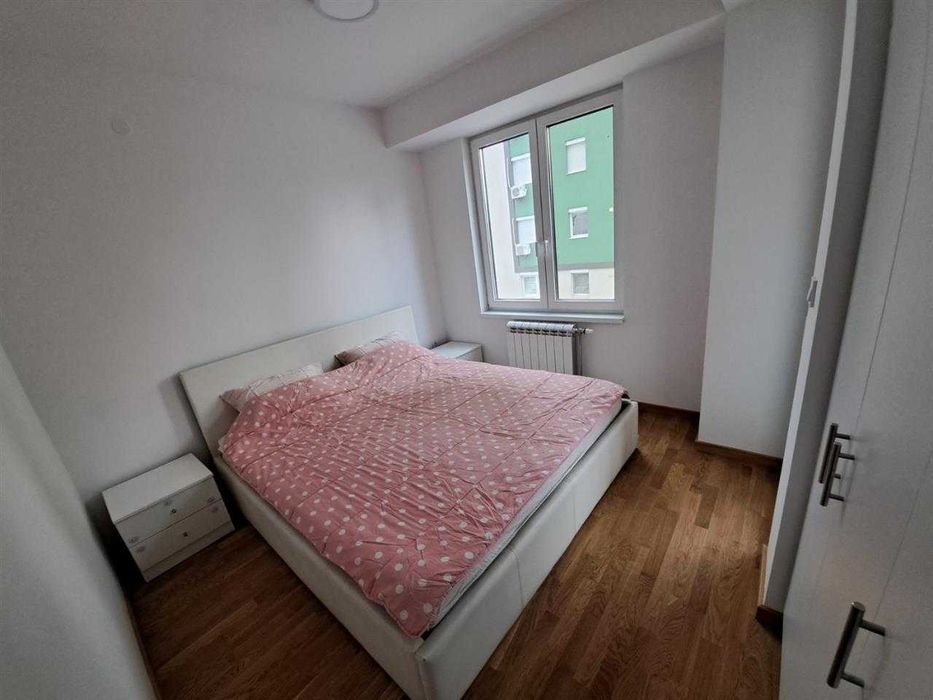 Дава се под наем Тристаен апартамент в София, Зона Б-19 - 89 кв.м за 637.5 € - Снимка #1