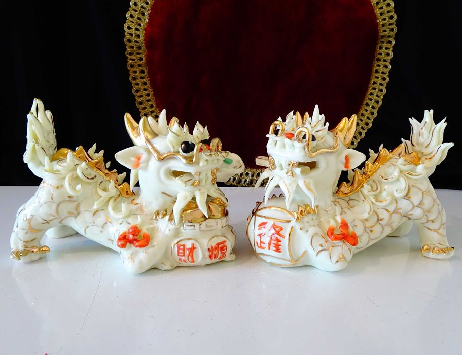 Китайска порцеланова фигура куче Foo,пазител на дома.