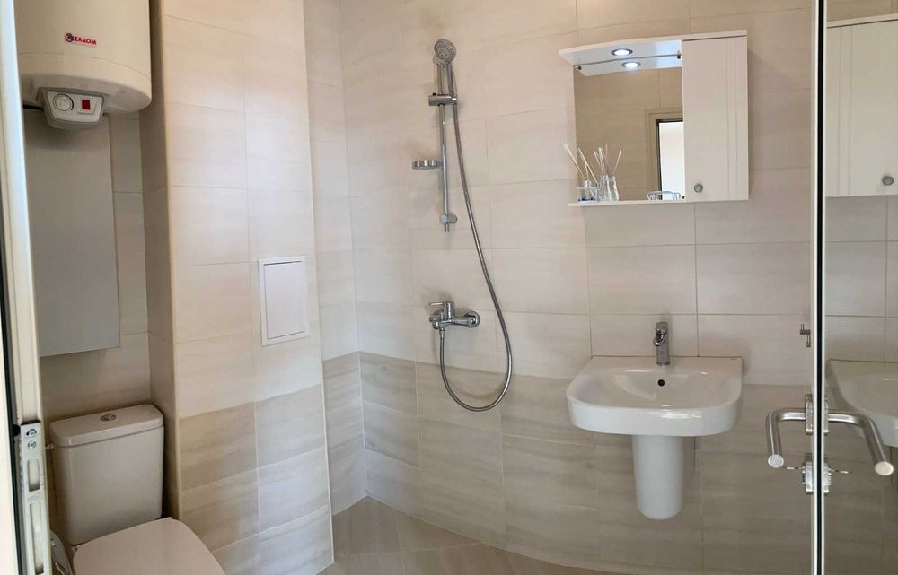 Дава се под наем Двустаен апартамент в София, Обеля 2 - 70 кв.м за 690 € - Снимка #2