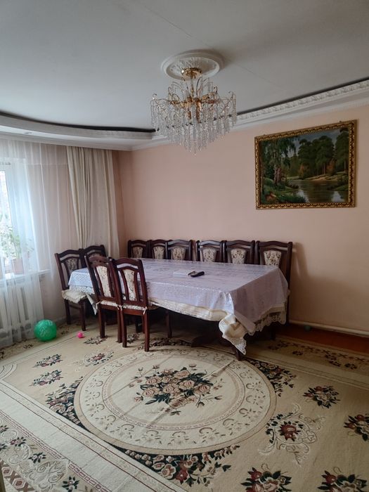 Продам два дома один двор.