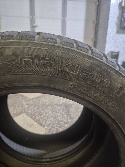 Продам две зимние шины 215/55 R17