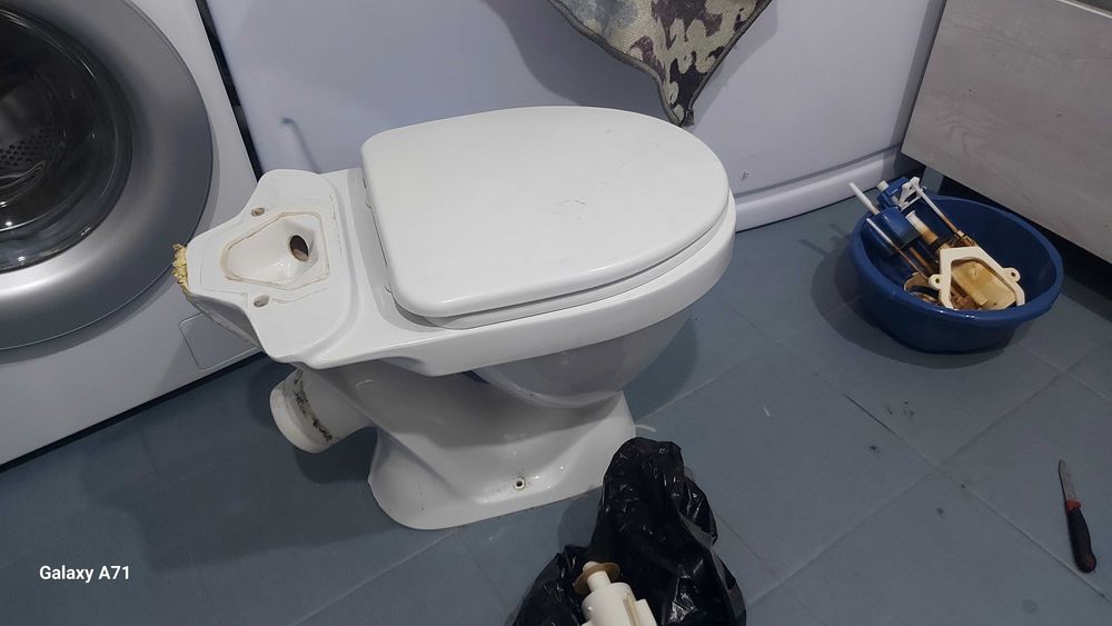 Продам унитаз б/у рабочий без бачка