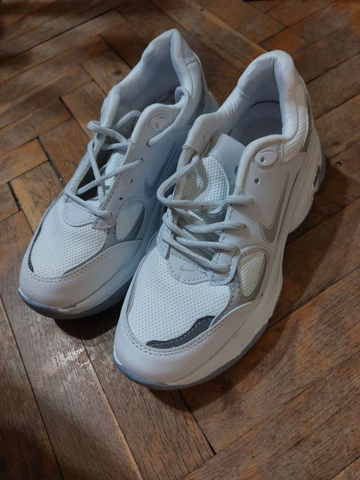 Бели маратонки nike