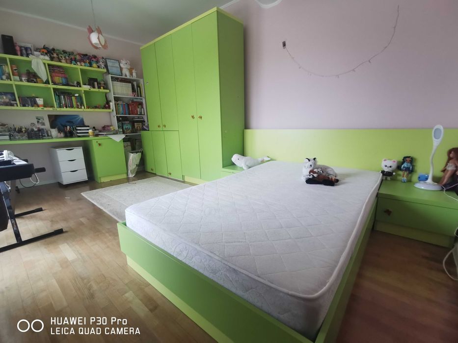 Mobilier complet camera copil, utilizat (pat cu saltea inclusa, șifonier, corpuri suspendare, birou cu etajera suspendata, 2 noptiere) - 2000 lei