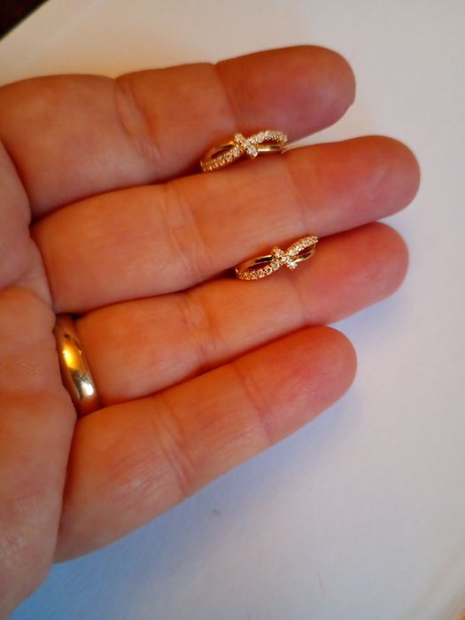 Cercei placați cu aur, NOI