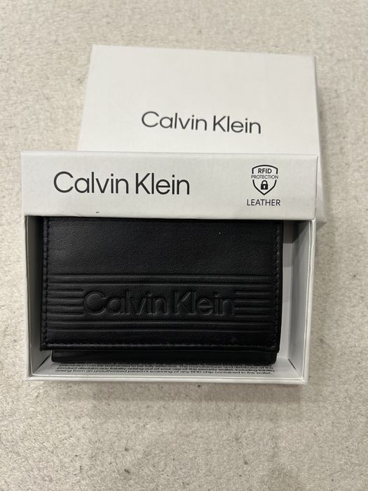 Портфейли Michael Kors и CK и Guess