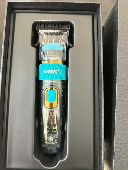 Професионална машинка за подстригване VGR-695