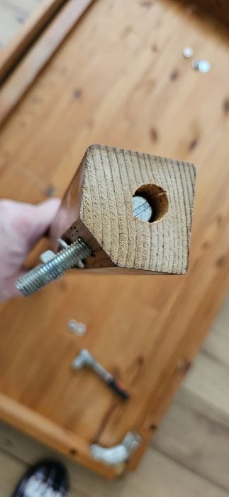 Masa solida de lemn, picioare detasabile