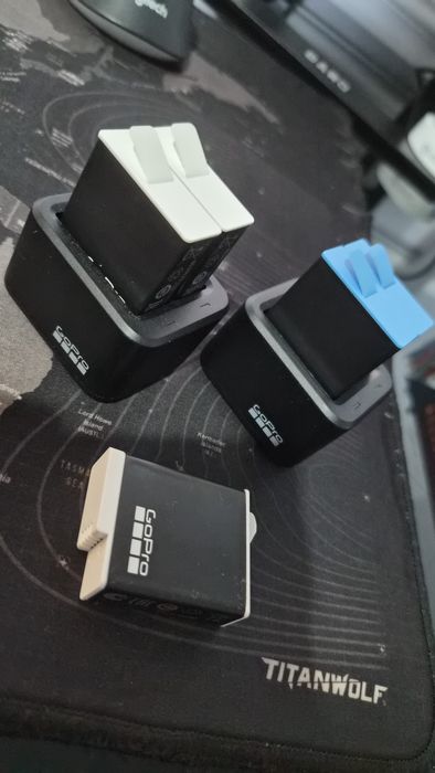 Vand set incarcator si baterii GoPro 12 (compatibile gopro 9, 10, 11, 12)