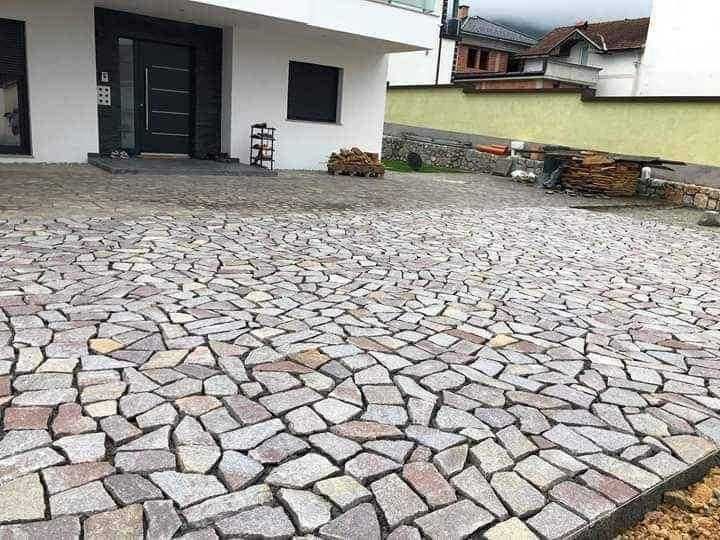 Piatră Naturală deosebită pentru Amenajări Curți | Livrare și Montaj